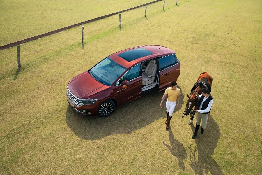 VW Viloran trang bị cửa trượt 2 bên
